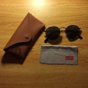 Round metal black Ray Bans